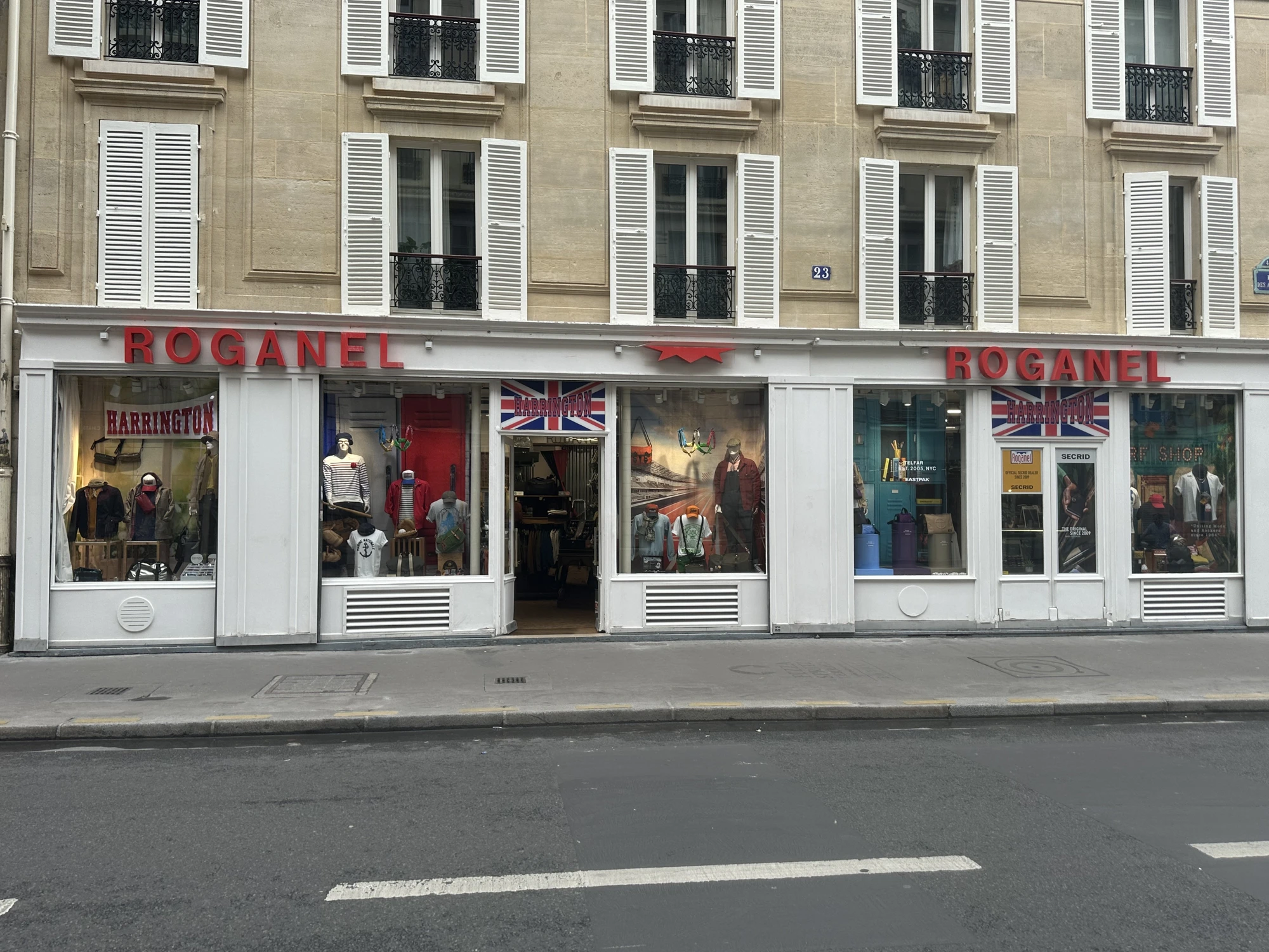 La façade de la boutique Roganel, 23 rue des Archives, Paris